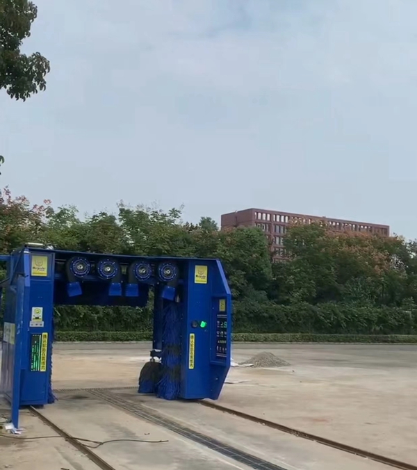 中國-鹽城師范學院 安裝無人值守一卡通支付洗車..現(xiàn)場拍攝