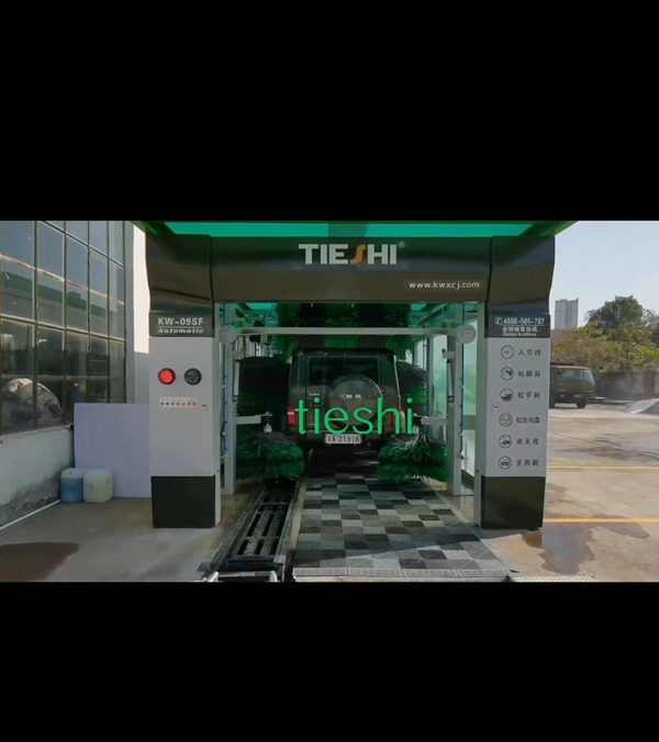 中國長沙-安裝鐵士隧道9刷電腦洗車機現(xiàn)場拍攝
